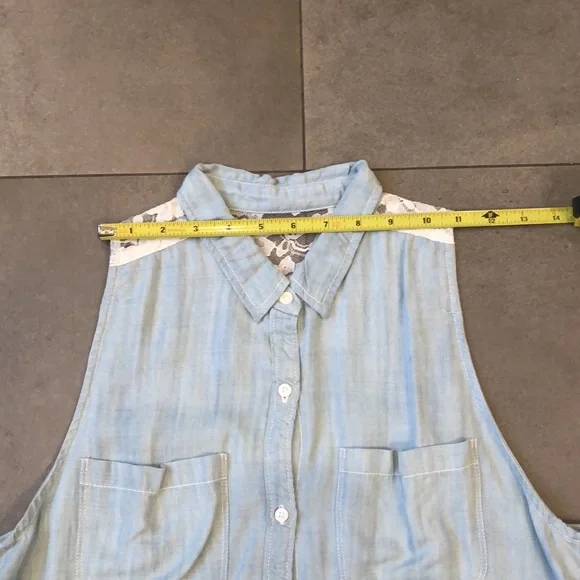 Abercrombie & Fitch Button Down Sleeveless Top with Collar - Picture 4 of 10